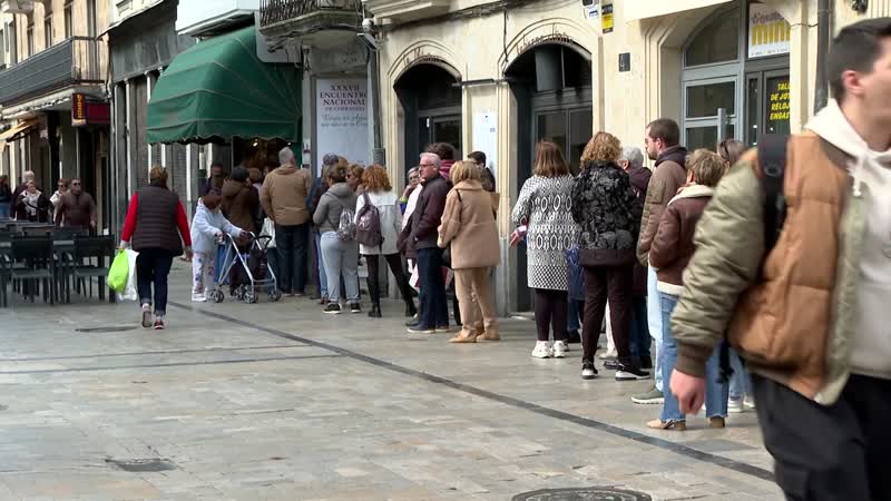 El hornazo llena de colas las pastelerías 