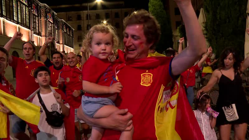 Miles de salmantinos toman la calle celebrando la segunda estrella