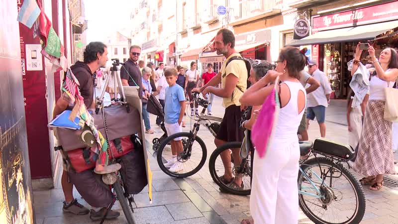 Llega a Salamanca tras recorrer 160.000 kilómetros en bici 