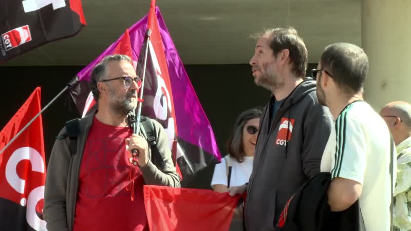 Protesta sindical contra un mal operativo contra el fuego