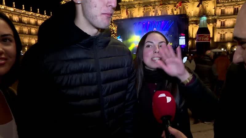 Miles de jóvenes disfrutan el fin de año universitario 