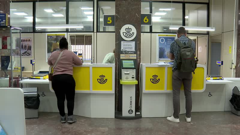 Las oficinas de Correos comienzan a tramitar la solicitud de regularización 