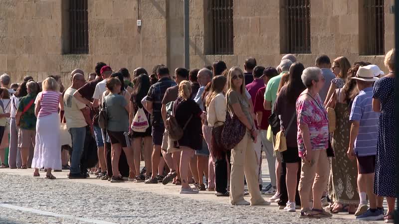 El reparto de gafas desata la locura por el eclipse