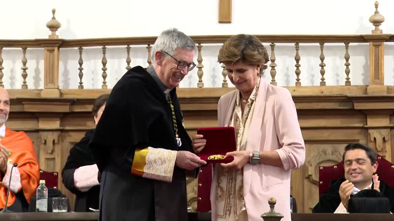 María San Gil recibe la Medalla de Oro de la UPSA por su trayectoria de lucha por la libertad