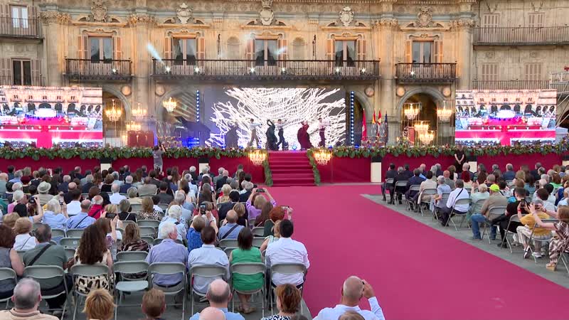 Brillante acto de entrega de las Medallas de Oro en la Plaza Mayor 