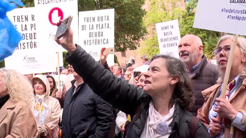 Cinco mil personas claman contra el aislamiento ferroviario de Salamanca