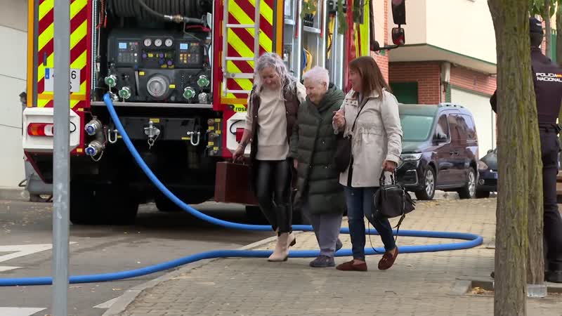 Un incendio obliga al desalojo de un edificio en el Barrio Blanco 