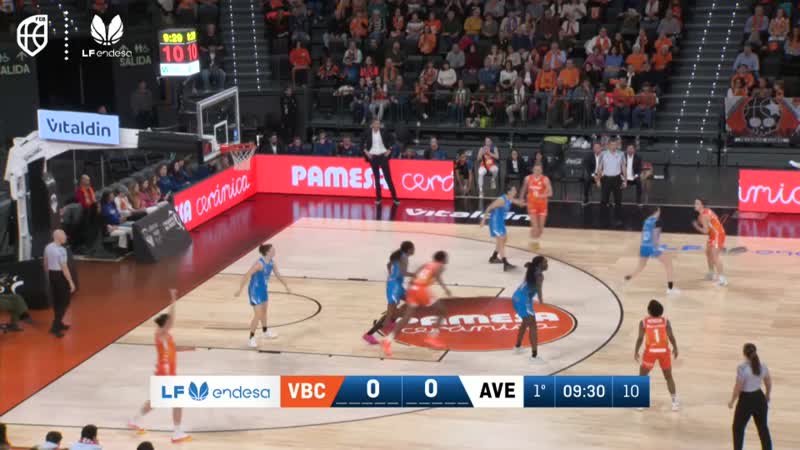 Valencia desarbola por completo a Avenida (81-54)