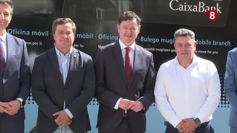 Serranillos estrena un banco fabricado con plástico reciclado de tarjetas de crédito usadas