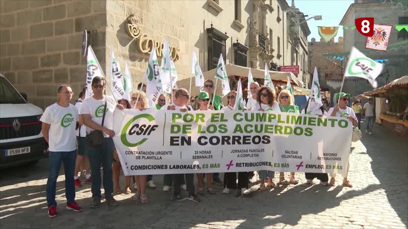 Trabajadores de correos, convocados por el sindicato CSIF,  se han concentrado