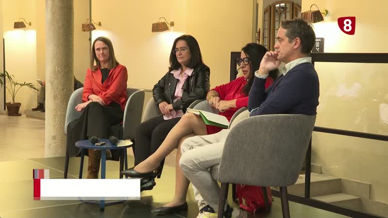 Sonsoles Sánchez-Reyes presenta en sociedad una recopilación de 25 leyendas de Ávila
