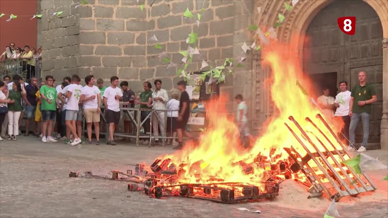 Las hogueras de San Juan llenan de magia la noche más corta del año