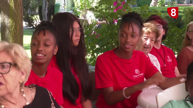 Conexión intergenaracional en el campus de voluntarios de Cáritas