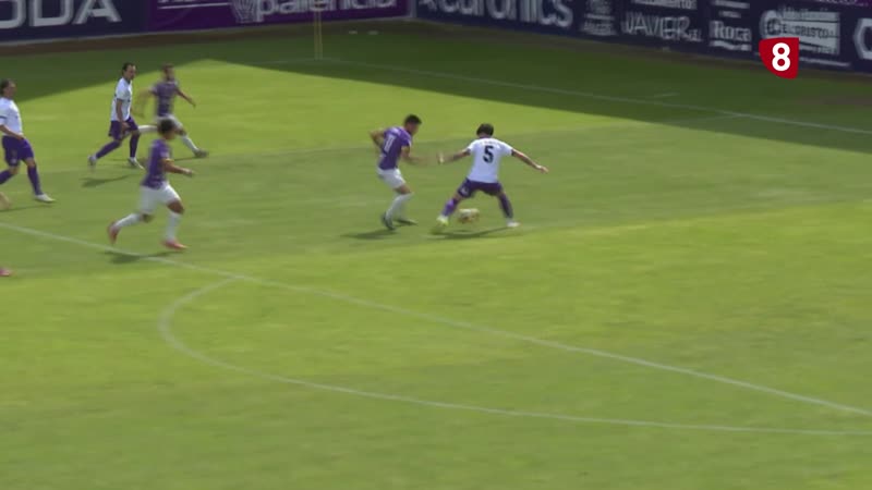 Un penalti a los 13 segundos desata la polémica en el derbi palentino