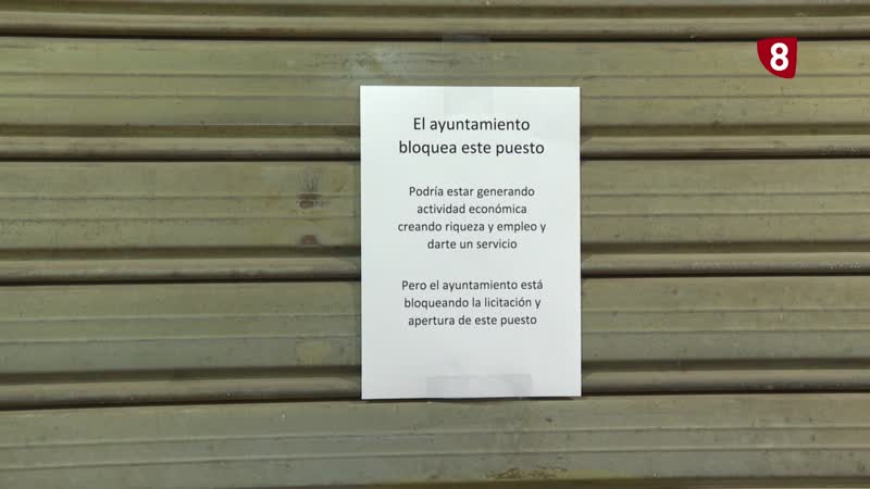 Los Comerciantes de la Plaza de Abastos dicen basta: verjas bajadas y protesta indefinida