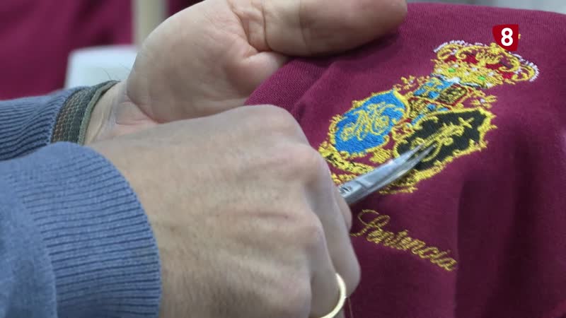 De las túnicas a las flores: el trabajo invisible tras las procesiones