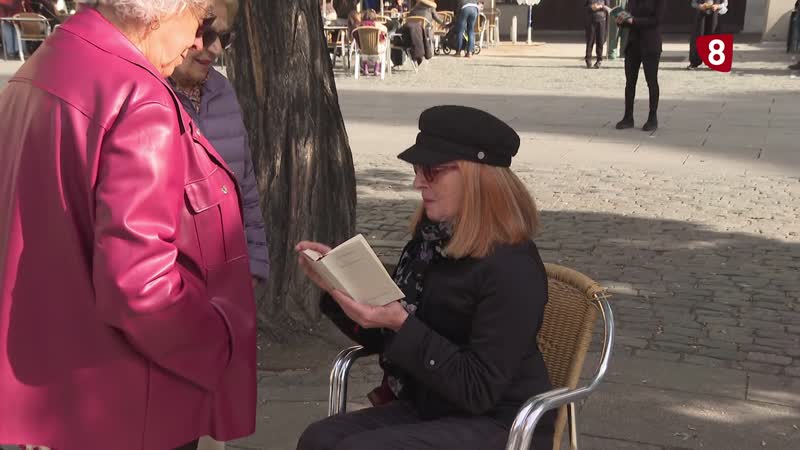 Lectura de estatuas humanas para fusionar San Frutos con el Día de las Bibliotecas