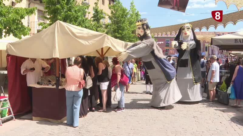 Miles de personas disfrutan del Mercado Barroco