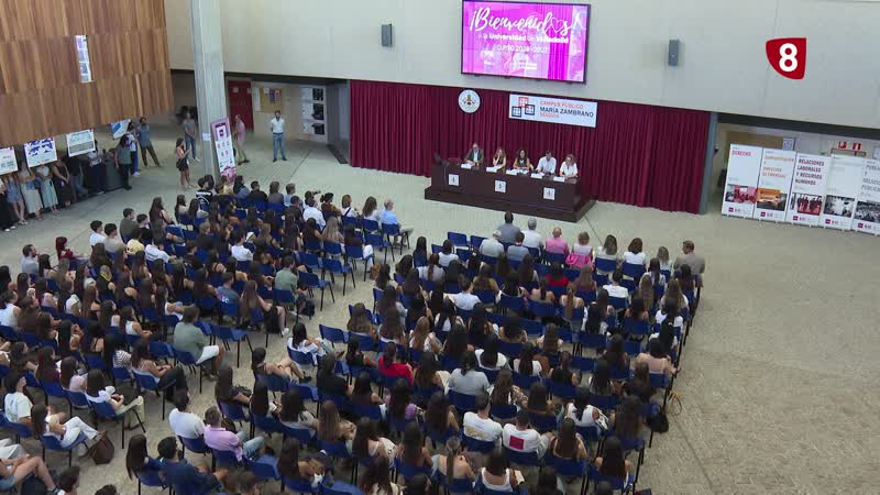 Más de 2500 alumnos inician el curso en el Campus 'María Zambrano'