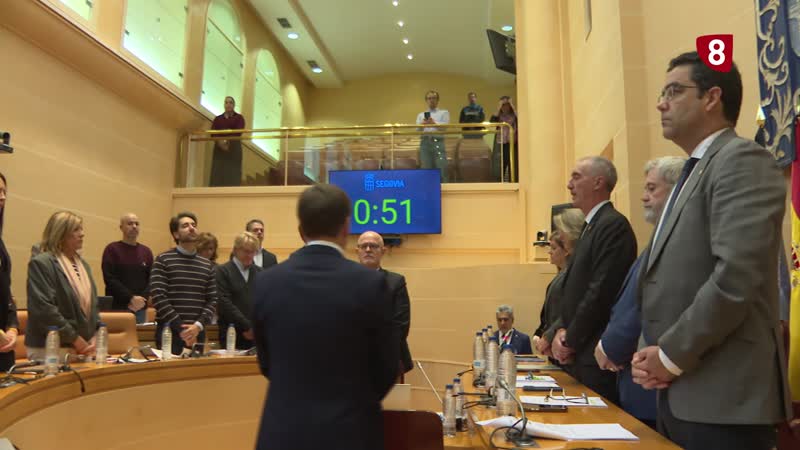 Pleno sin debate en señal de duelo