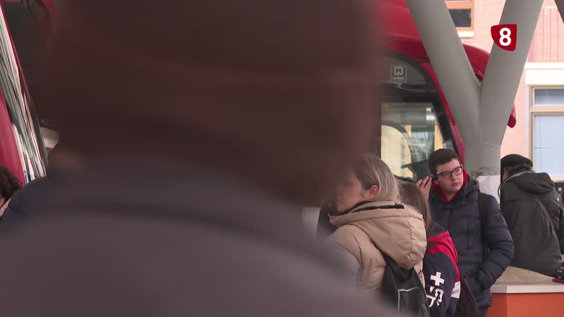 Una línea de retrasos y vehículos en mal estado