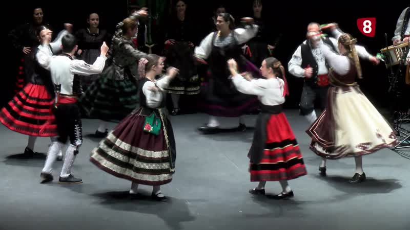 'Cal y Tomillo' gana el décimo certamen de danza de la Asociación Emperador Teodosio