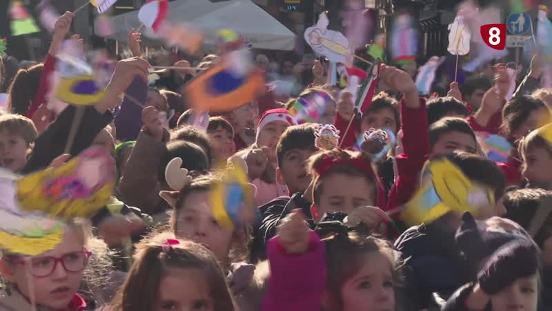 Los niños del Claret felicitan la navidad a la ciudad
