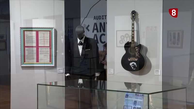 Bajo la figura de Elvis