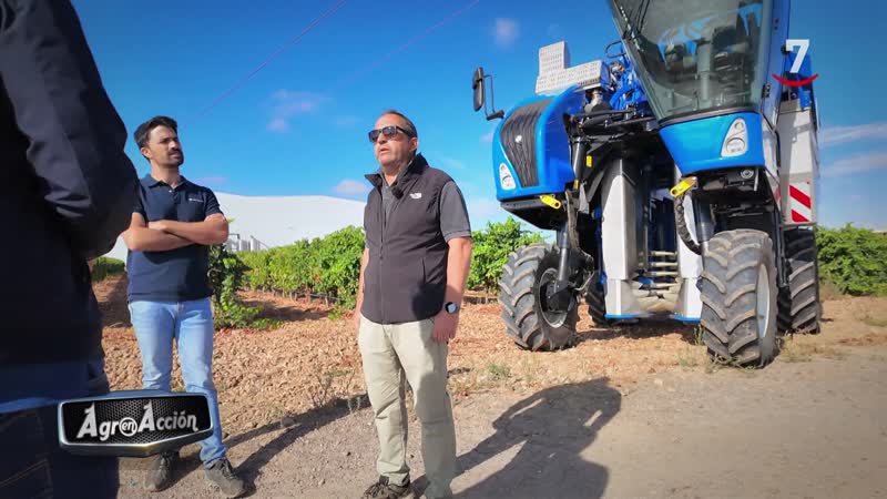 T9/E5: Nueva vendimiadora de New Holland y bañera para viñas de Remolques HF
