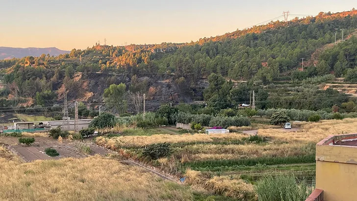 Estabilizado el incendio forestal en Buñol tras una noche de vigilancia y refuerzos en la zona de El Ciprés