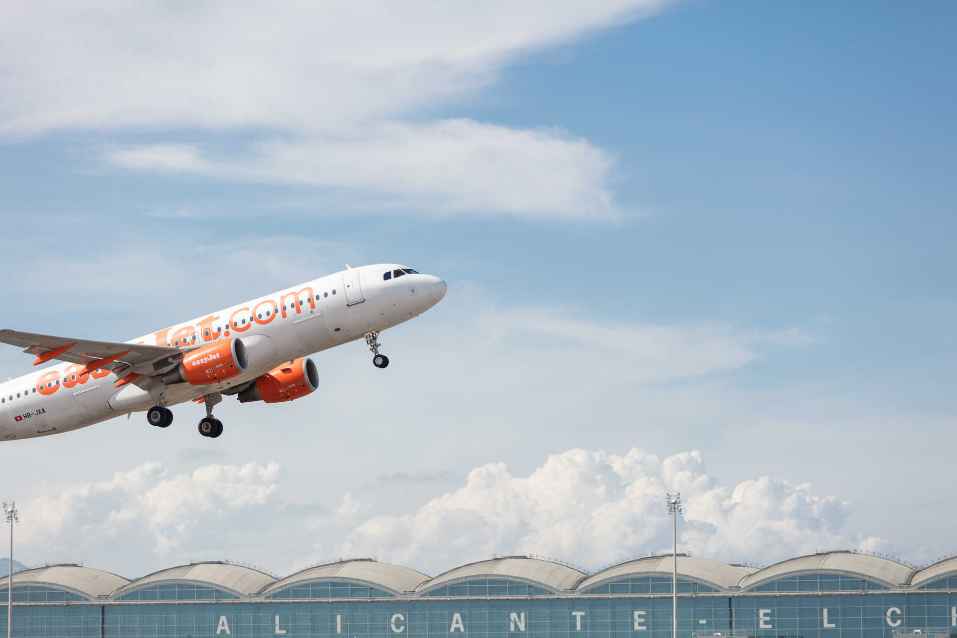 La Comunitat Valenciana fortalece su liderazgo turístico con nuevos récords de pasajeros en los aeropuertos de Valencia y Alicante en enero