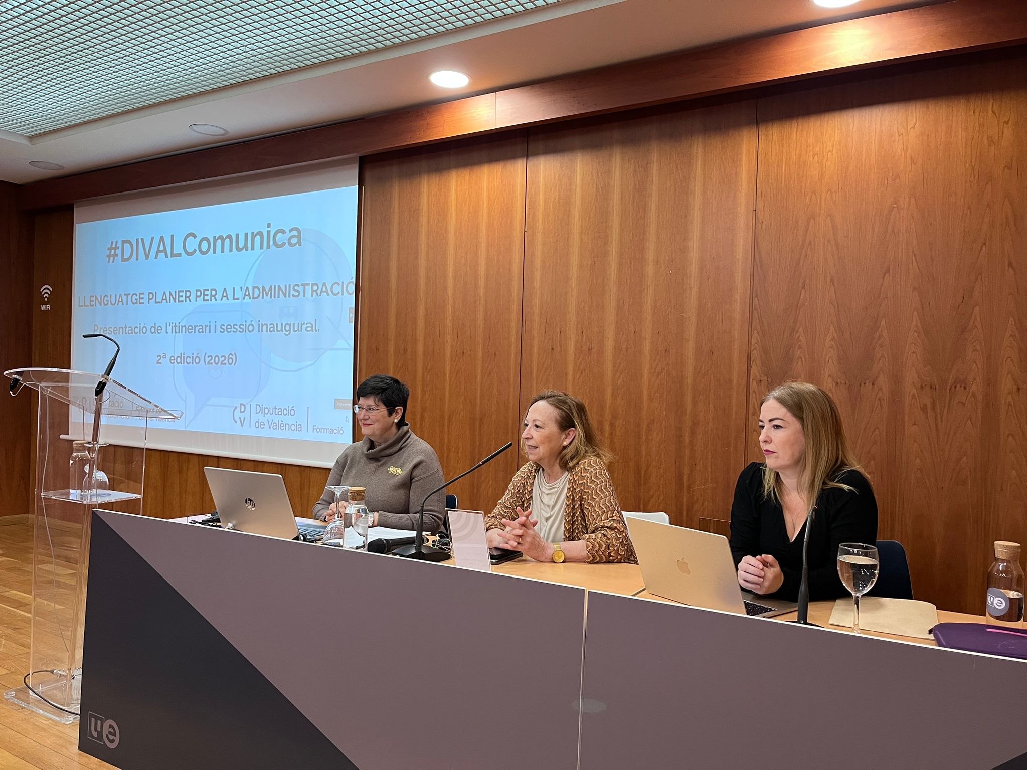 La Diputación de Valencia forma a los empleados públicos de la provincia para mejorar la comunicación de las administraciones con la ciudadanía