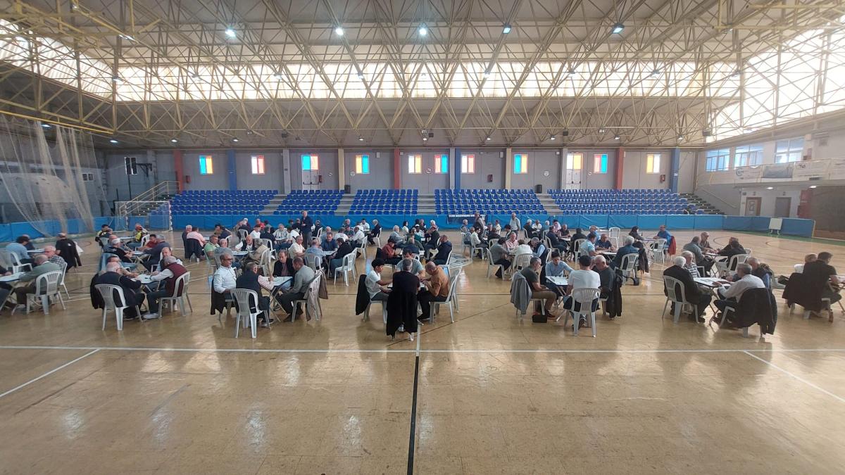 Gran ambiente en el Torneo de Dominó de Buñol el pasado sábado en el Pabellón Municipal Pablo Cusí Sierra