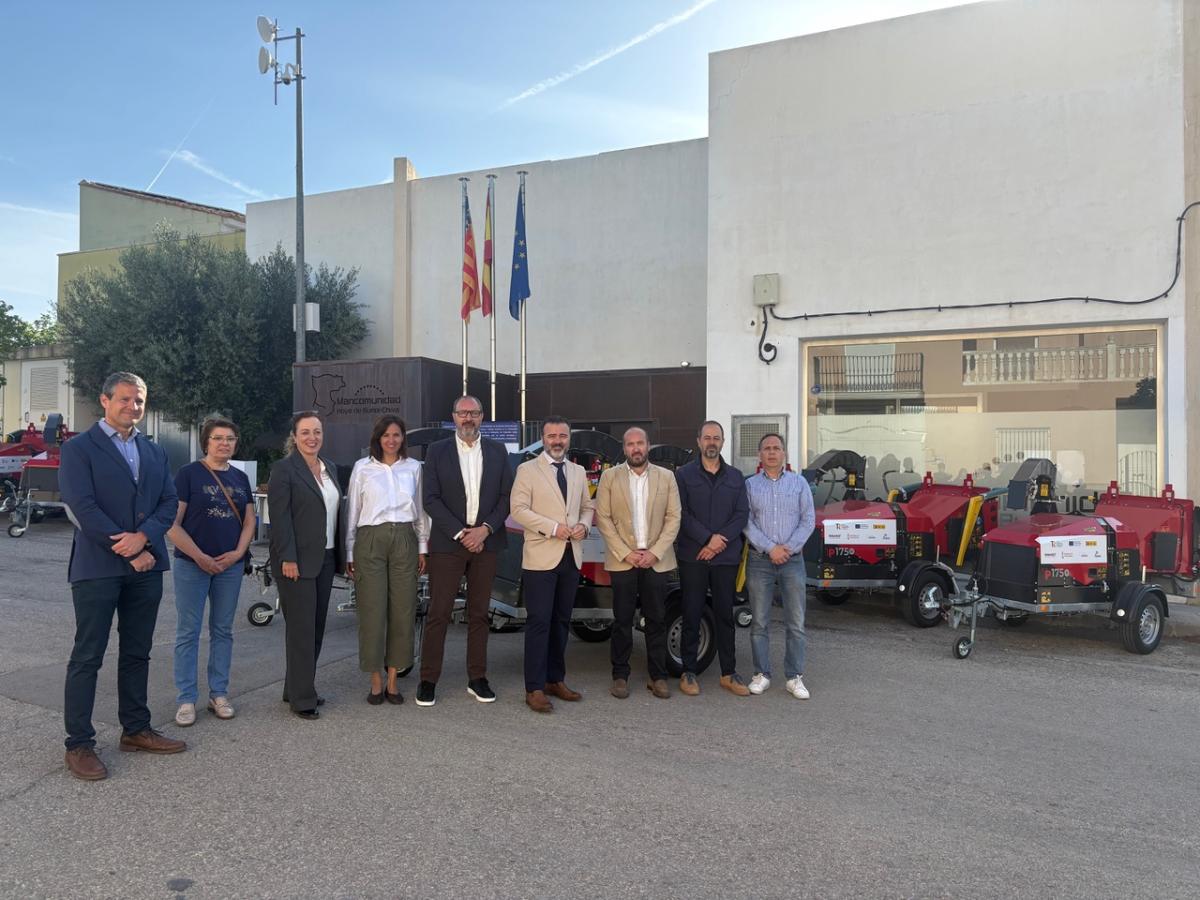 La Generalitat refuerza la prevención de incendios y el turismo de interior en la Hoya de Buñol Chiva con entrega de equipamiento preventivo
