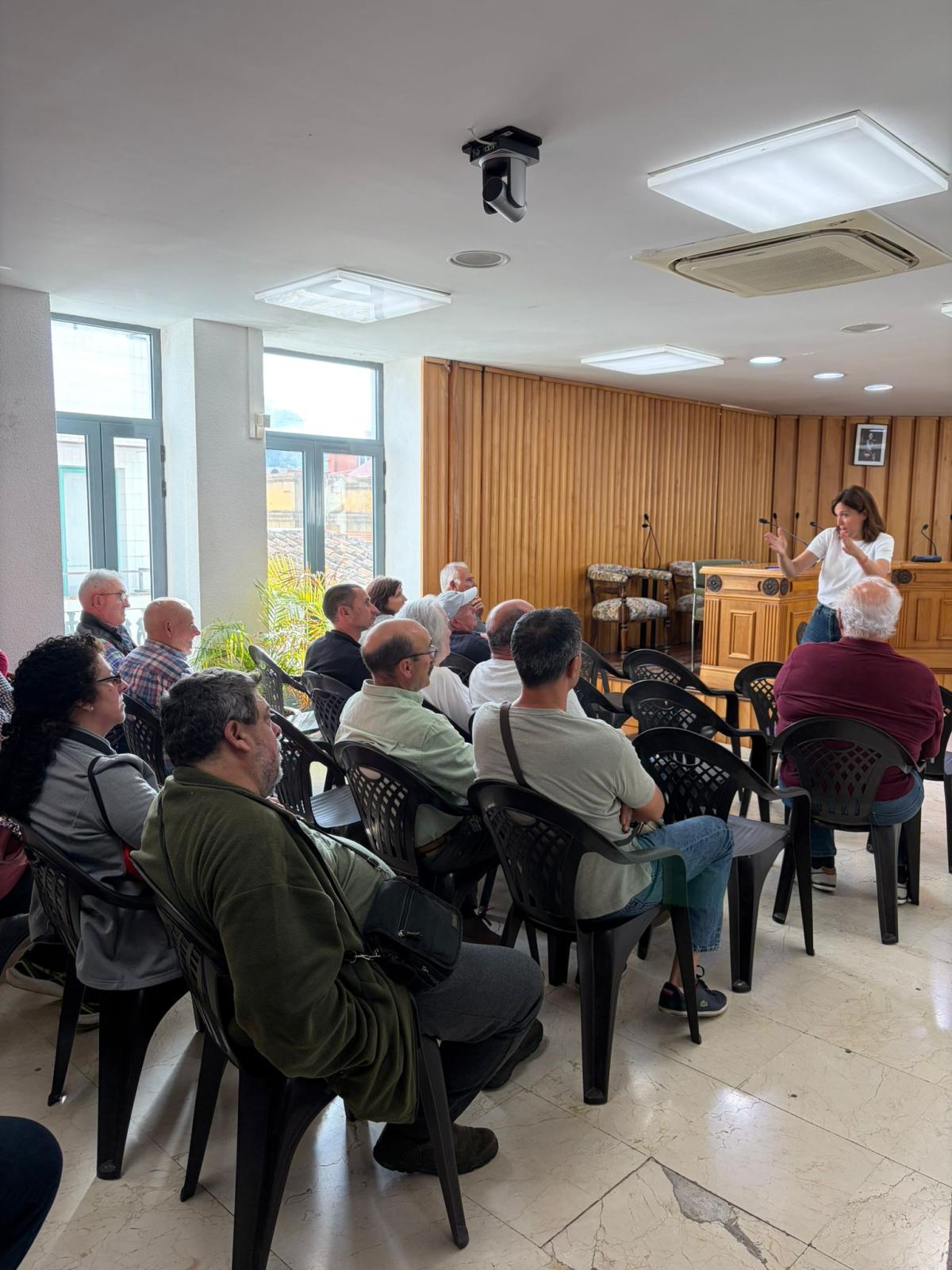 Reunión informativa sobre el corte de la CV-425 en el Ayuntamiento de Buñol la pasada semana