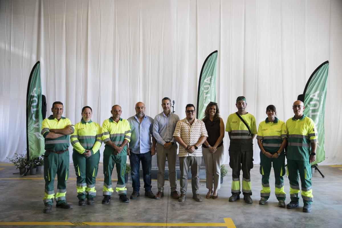 Cheste presenta la nueva empresa concesionaria de los servicios municipales, reforzando la brigada y la calidad del servicio