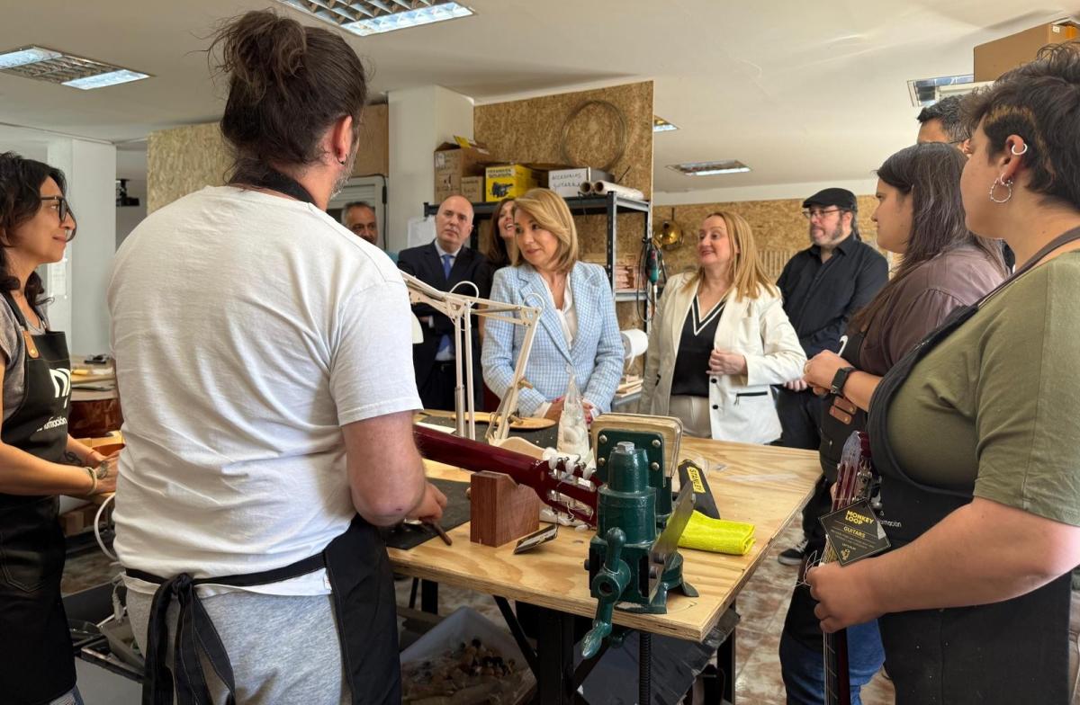 Camarero subraya el papel de la Comunitat Valenciana como referente nacional en formación especializada en luthería