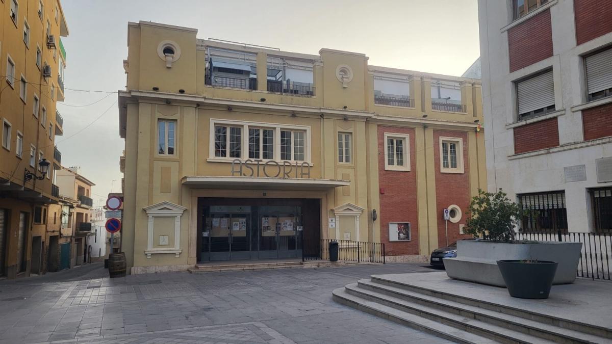 Chiva acerca las artes escénicas a cerca de 950 estudiantes con su primera participación en “Anem al Teatre”