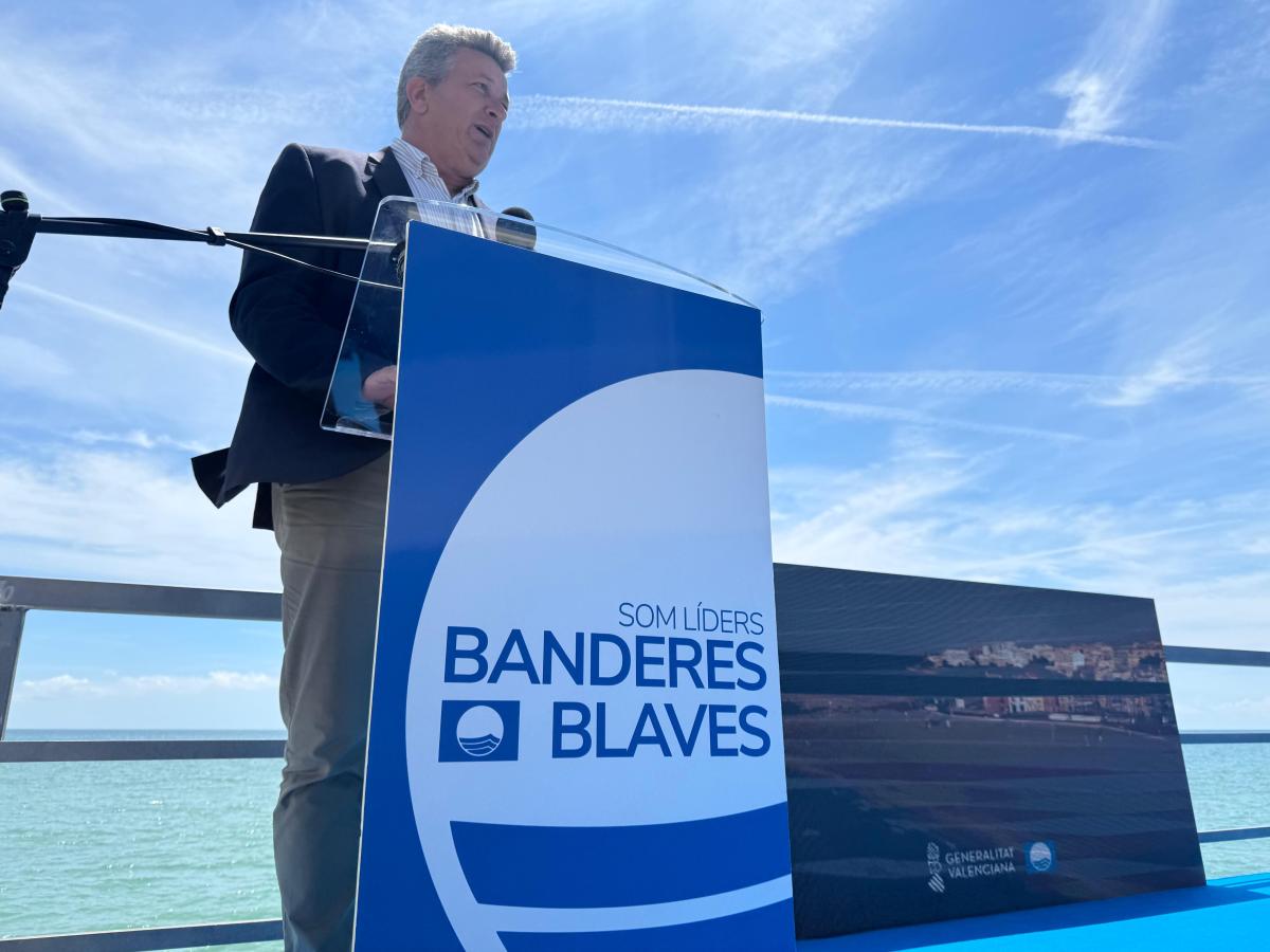 Martínez Mus destaca el trabajo y el compromiso de los municipios del litoral valenciano “con unas playas excelentes, sostenibles y accesibles”