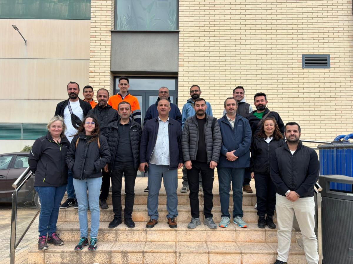 Una delegación de Turquía visita la planta de Caudete de las Fuentes para conocer su modelo de gestión y valorización de residuos