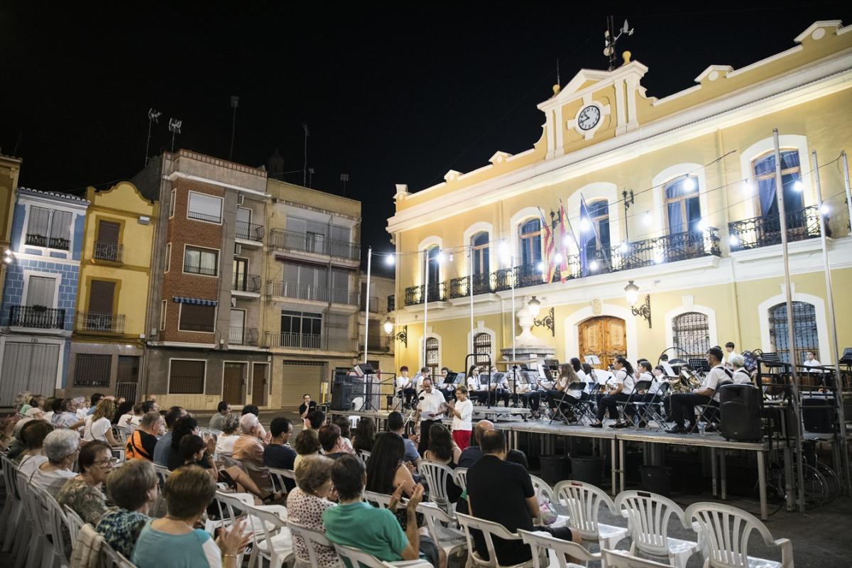 Cheste comenzó este sábado las Serenatas 2026 con la actuación de la Banda Juvenil de “La Lira”