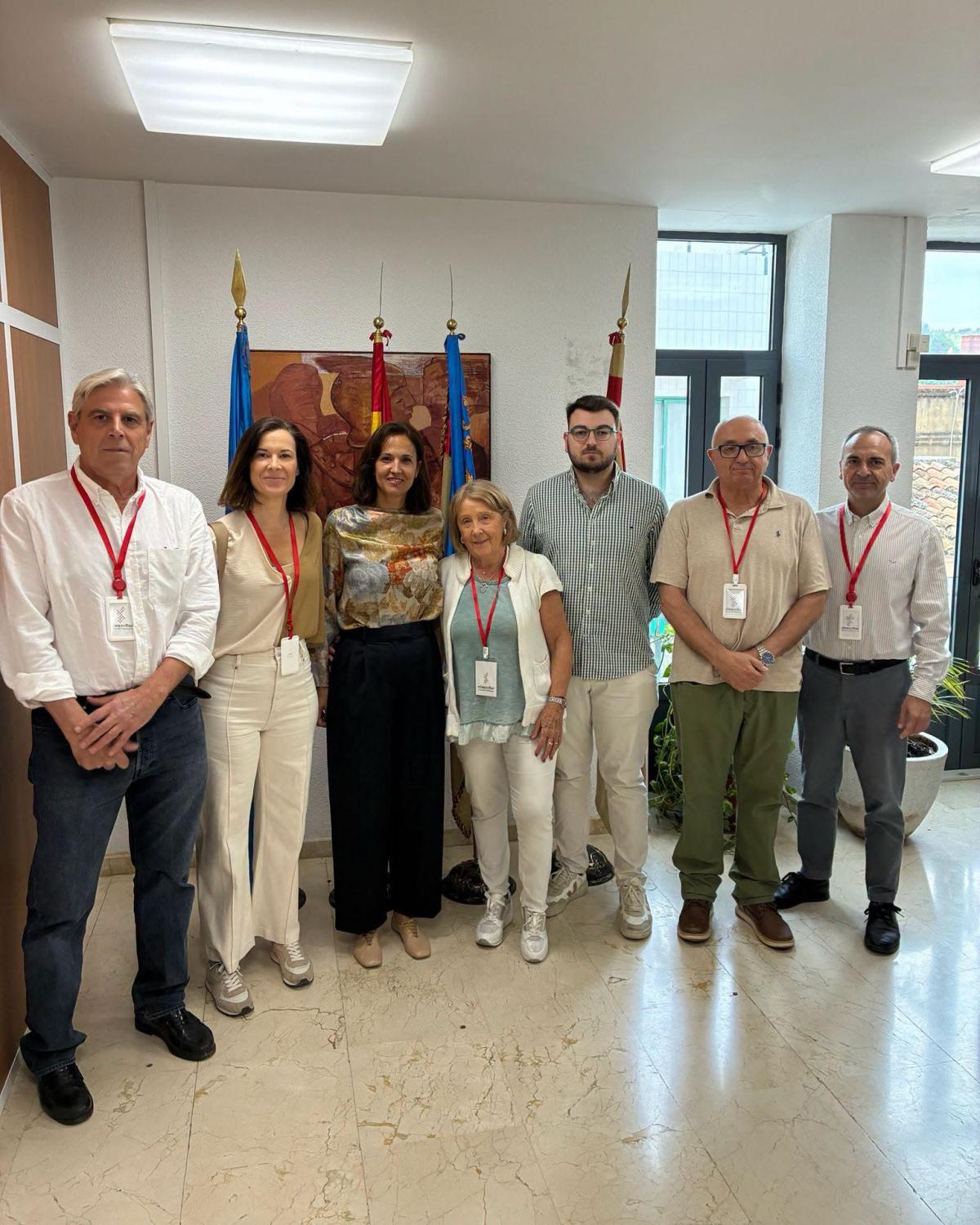 El Ayuntamiento de Buñol recibe la visita del jurado de Viles en flor para mostrarles actuaciones que mejoran el entorno natural