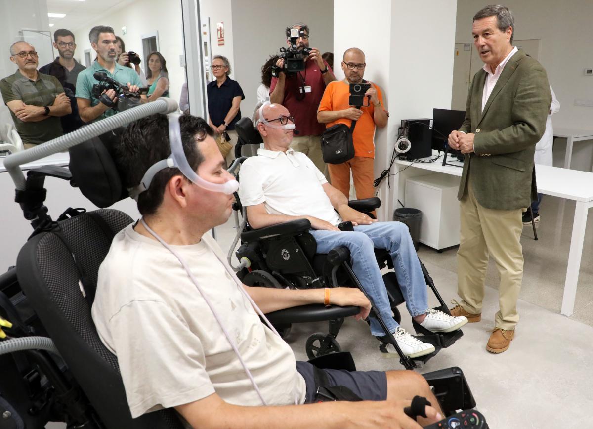 Sanidad pone en marcha la nueva unidad multidisciplinar para la atención de pacientes con ELA y enfermedades raras del Hospital La Fe