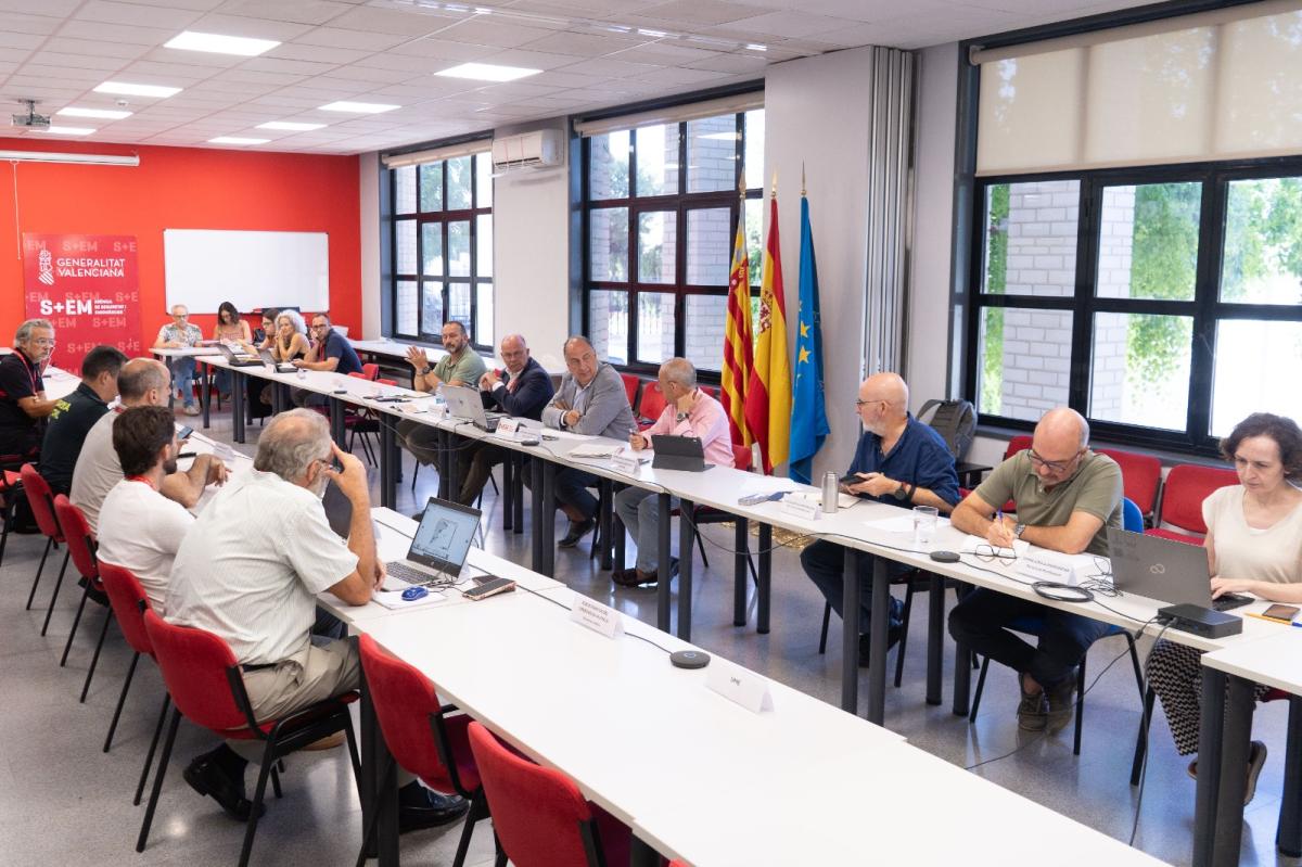 La Generalitat coordina un dispositivo formado por 15.000 efectivos, 29 medios aéreos y 40 drones para garantizar la seguridad durante la jornada del eclipse solar