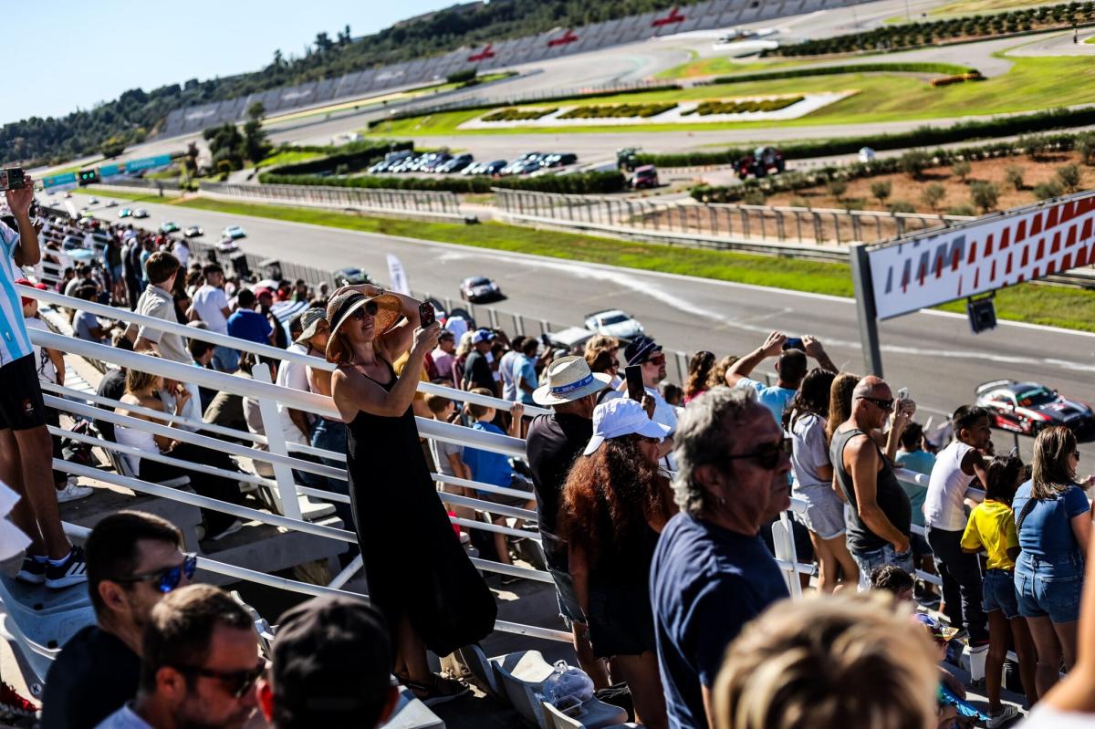 El Circuit Ricardo Tormo de Cheste ofrece este fin de semana acción sobre cuatro ruedas con ROOW y Supercars