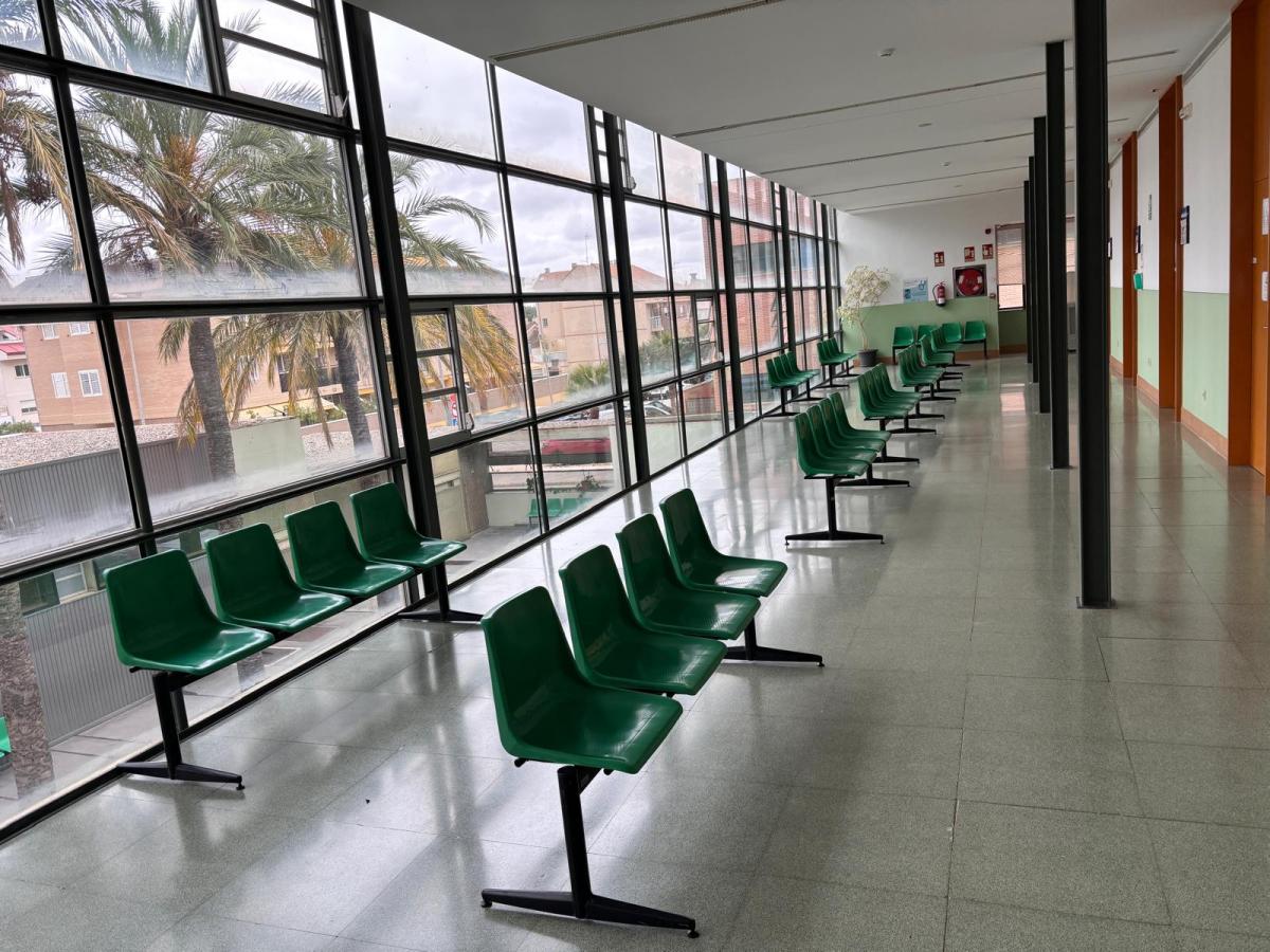 Sanidad mejorará la accesibilidad de ocho centros de salud del Departamento de Manises con la renovación de ascensores y la instalación de puertas automáticas