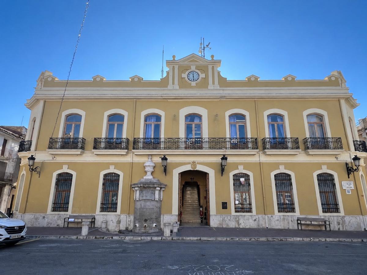 El Ayuntamiento de Cheste colabora en la distribución de insecticida para el control de la mosca de la fruta en variedades tempranas de cítricos
