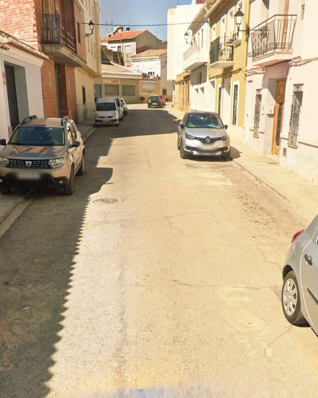 El Ayuntamiento de Yátova informa de la obra de mejora de la red de agua y saneamiento en la Calle Cura Desantes