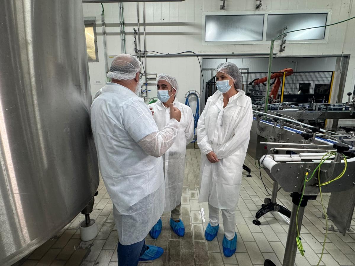 Barrachina apuesta en Chiva por reforzar la industria agroalimentaria tras superar los 5.500 millones de euros en exportaciones