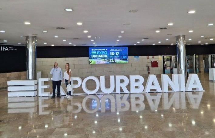 Chiva analiza en ExpoUrbania nuevas soluciones para mejorar los servicios e infraestructuras del municipio